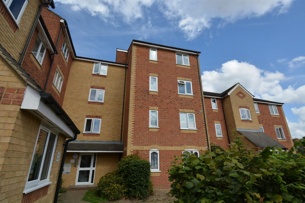 2 bed 1st Floor Flat for rent in Southall. From Shaw & Co 2 bed 1st Floor Flat for rent in Southall. From Shaw & Co