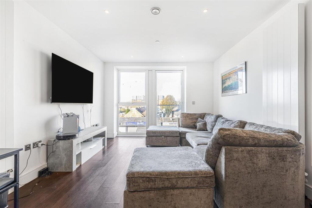 2 bed 1st Floor Flat for rent in Southall. From Shaw & Co