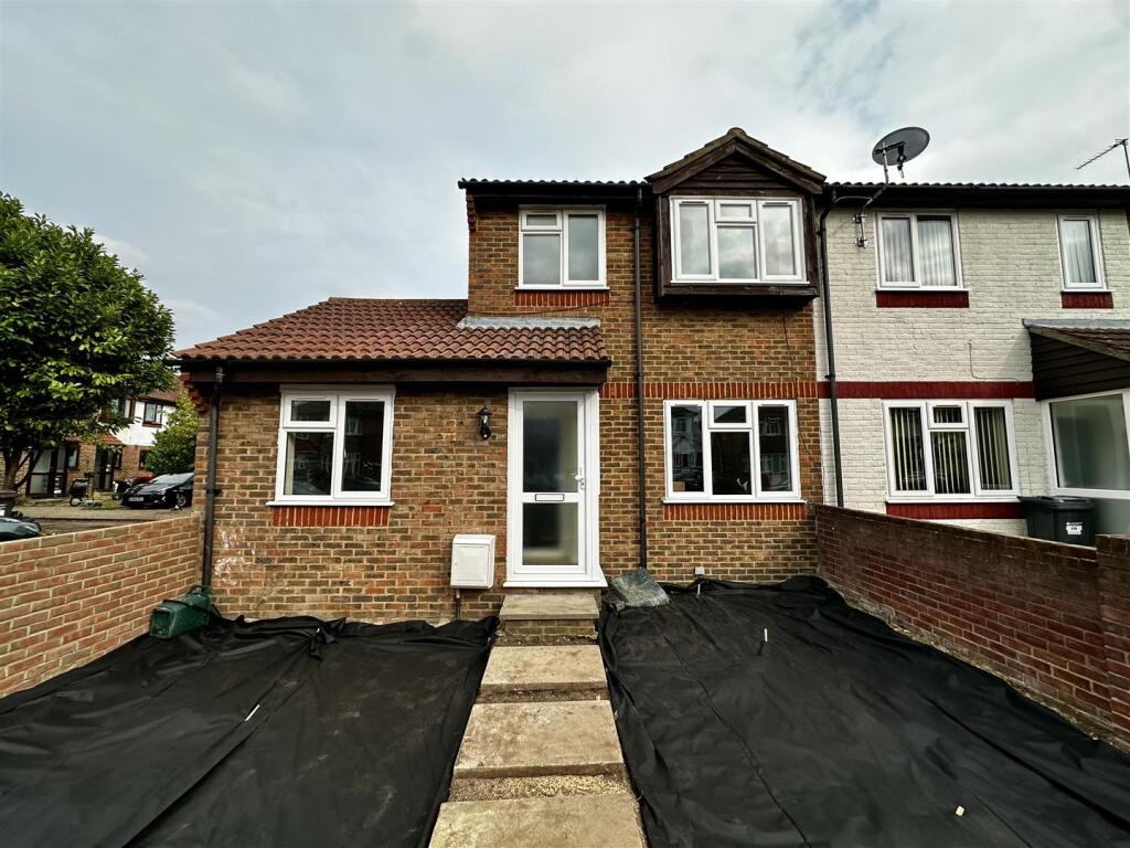 3 bed End of Terrace for rent in Hounslow. From Shaw & Co