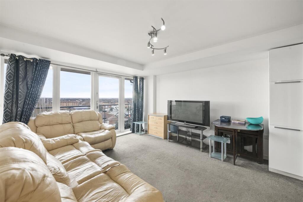 2 bed 1st Floor Flat for rent in Feltham. From Shaw & Co 2 bed 1st Floor Flat for rent in Feltham. From Shaw & Co