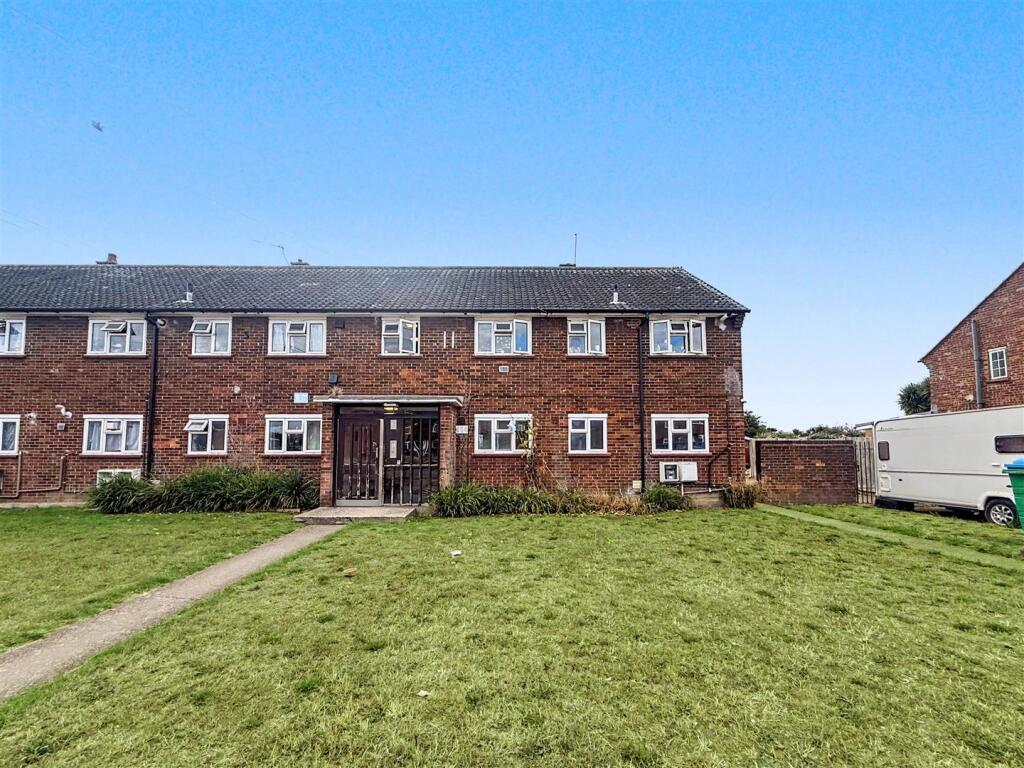 2 bed 1st Floor Flat for rent in Hounslow. From Shaw & Co 2 bed 1st Floor Flat for rent in Hounslow. From Shaw & Co