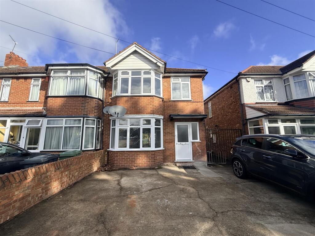 3 bed Detached for rent in Southall. From Shaw & Co
