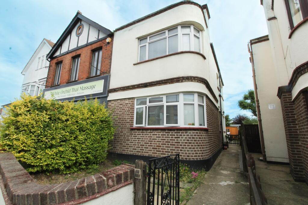 1 bed 1st Floor Flat for rent in Southend-on-Sea. From Shore Sales & Lettings - Leigh-On-Sea