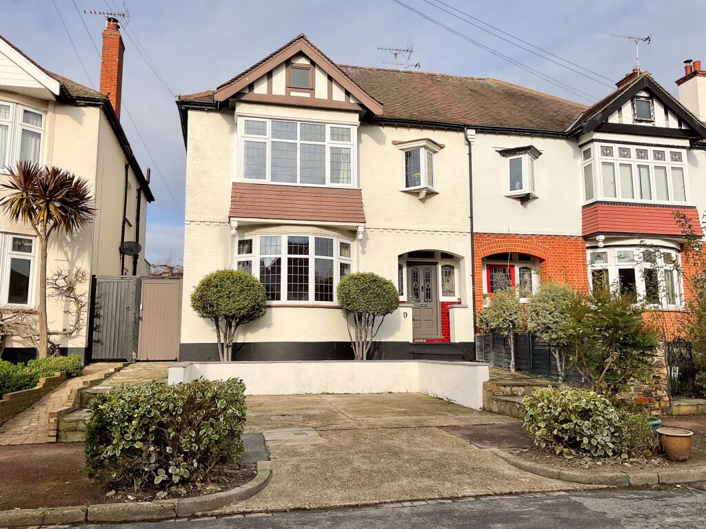 4 bed Semi Detached for rent in Southend-on-Sea. From Shore Sales & Lettings - Leigh-On-Sea 4 bed Semi Detached for rent in Southend-on-Sea. From Shore Sales & Lettings - Leigh-On-Sea