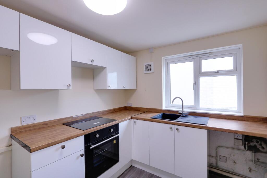 1 bed 1st Floor Flat for rent in Basildon. From Shore Sales & Lettings - Leigh-On-Sea