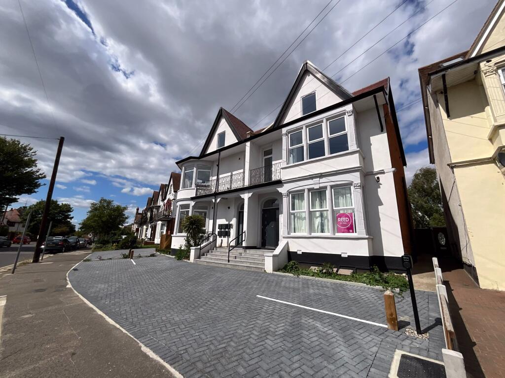 2 bed Apartment for rent in Southend-on-Sea. From Shore Sales & Lettings - Leigh-On-Sea 2 bed Apartment for rent in Southend-on-Sea. From Shore Sales & Lettings - Leigh-On-Sea