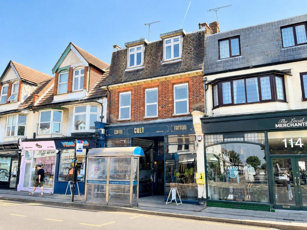 3 bed 1st Floor Flat for rent in Southend-on-Sea. From Shore Sales & Lettings - Leigh-On-Sea