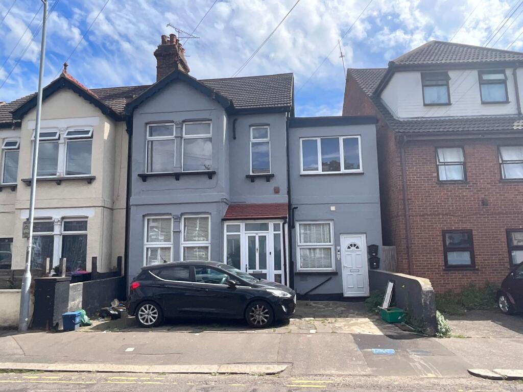 2 bed Apartment for rent in Southend-on-Sea. From Shore Sales & Lettings - Leigh-On-Sea