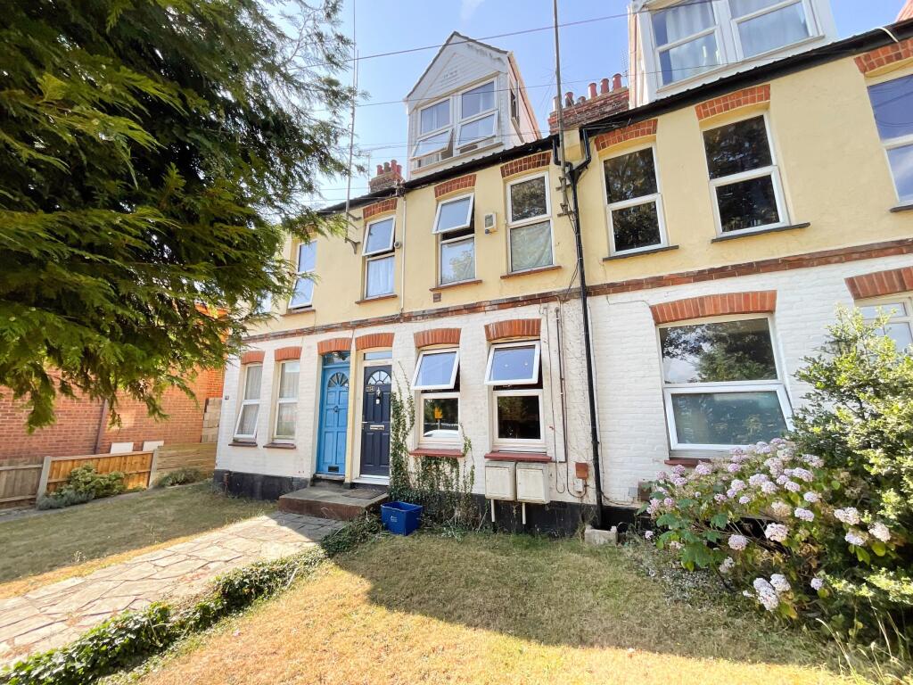 1 bed 1st Floor Flat for rent in Southend-on-Sea. From Shore Sales & Lettings - Leigh-On-Sea