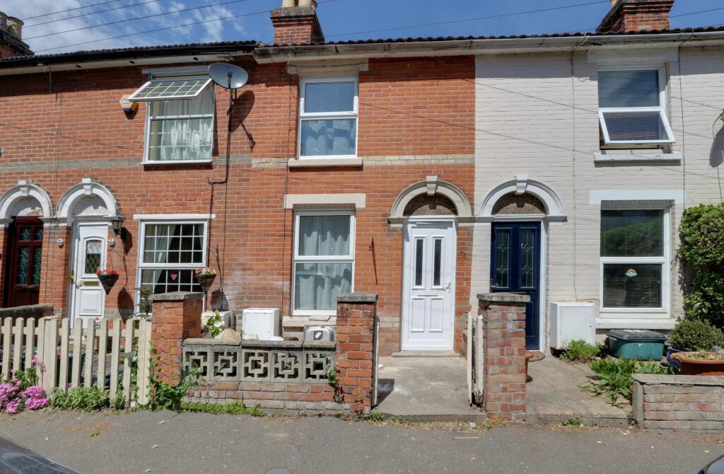2 bed Mid Terraced House for rent in Colchester. From Shore Sales & Lettings - Leigh-On-Sea