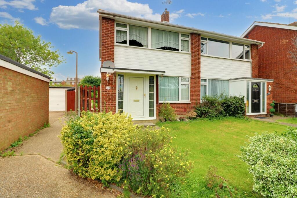 3 bed Semi Detached for rent in Rayleigh. From Shore Sales & Lettings - Leigh-On-Sea 3 bed Semi Detached for rent in Rayleigh. From Shore Sales & Lettings - Leigh-On-Sea