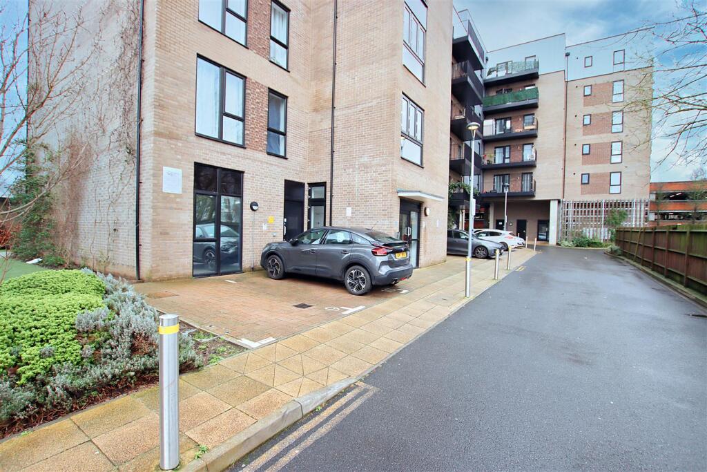 1 bed 1st Floor Flat for rent in Borehamwood. From Simmons Estates - Borehamwood