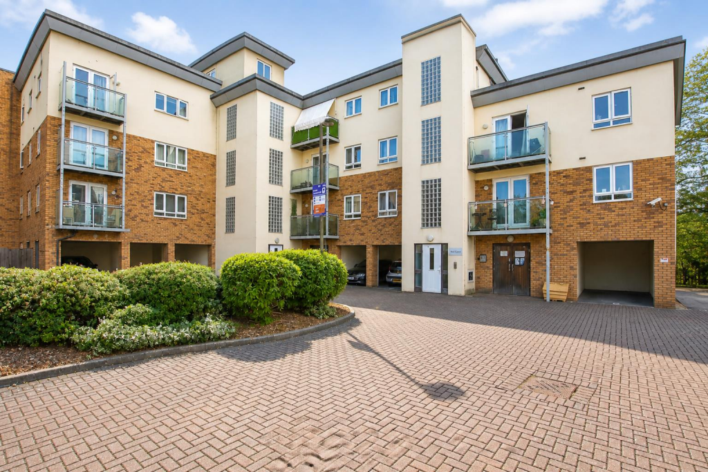 1 bed 1st Floor Flat for rent in Borehamwood. From Simmons Estates - Borehamwood