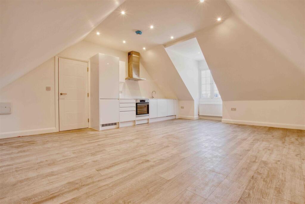 2 bed 1st Floor Flat for rent in Elstree. From Simmons Estates - Borehamwood