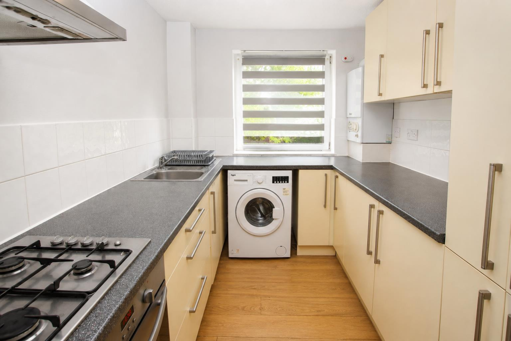 2 bed 1st Floor Flat for rent in Radlett. From Simmons Estates - Borehamwood