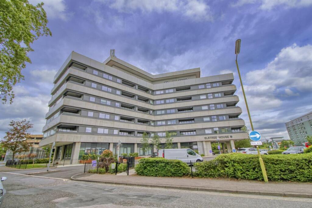 2 bed 1st Floor Flat for rent in Borehamwood. From Simmons Estates - Borehamwood