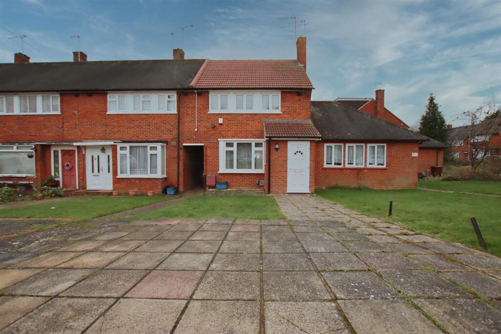 3 bed Detached for rent in Green Street. From Simmons Estates - Borehamwood