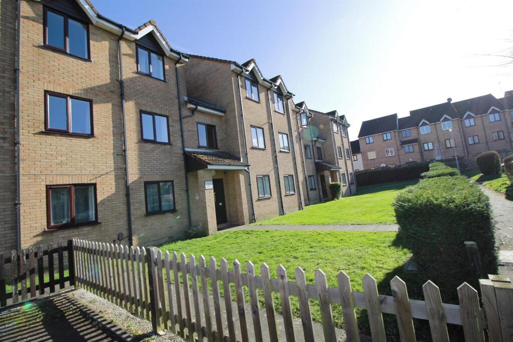 1 bed 1st Floor Flat for rent in Borehamwood. From Simmons Estates - Borehamwood