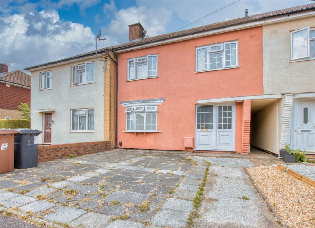 3 bed Mid Terraced House for rent in Borehamwood. From Simmons Estates - Borehamwood