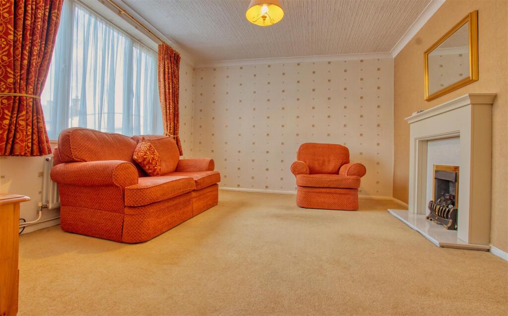 3 bed Mid Terraced House for rent in Borehamwood. From Simmons Estates - Borehamwood
