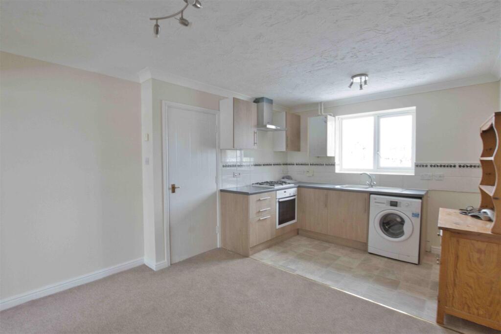 2 bed 1st Floor Flat for rent in Borehamwood. From Simmons Estates - Borehamwood