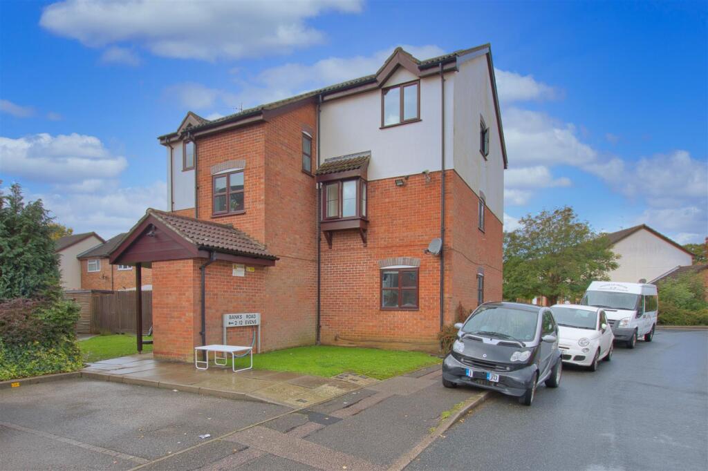 1 bed 1st Floor Flat for rent in Borehamwood. From Simmons Estates - Borehamwood
