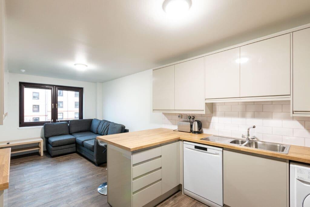 5 bed 1st Floor Flat for rent in Edinburgh. From SouthSide Property Management - Edinburgh