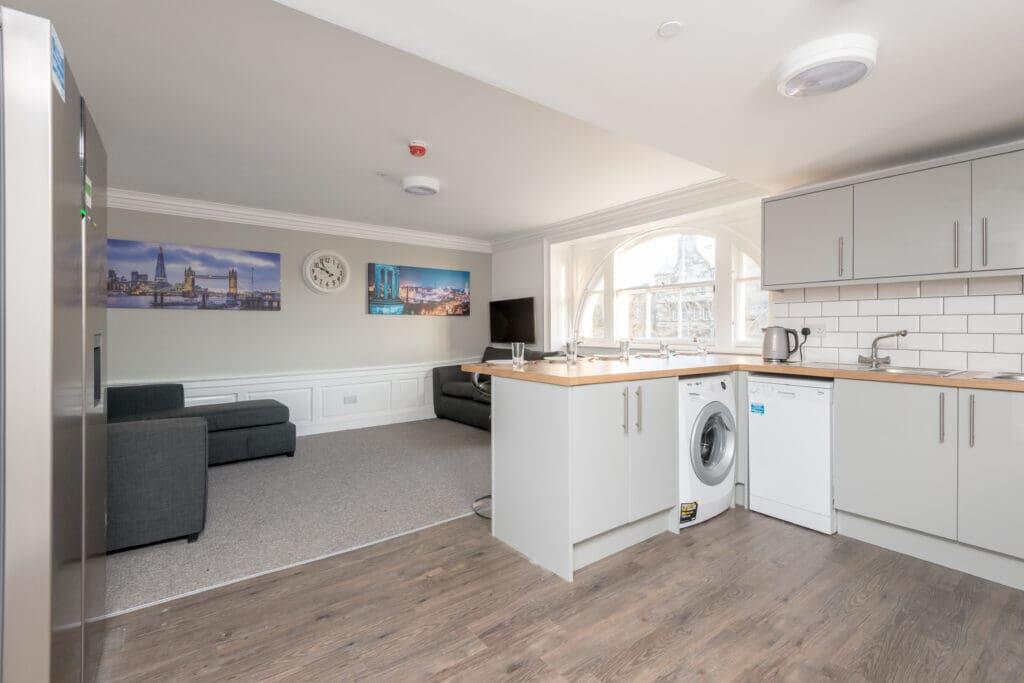 5 bed 1st Floor Flat for rent in Edinburgh. From SouthSide Property Management - Edinburgh