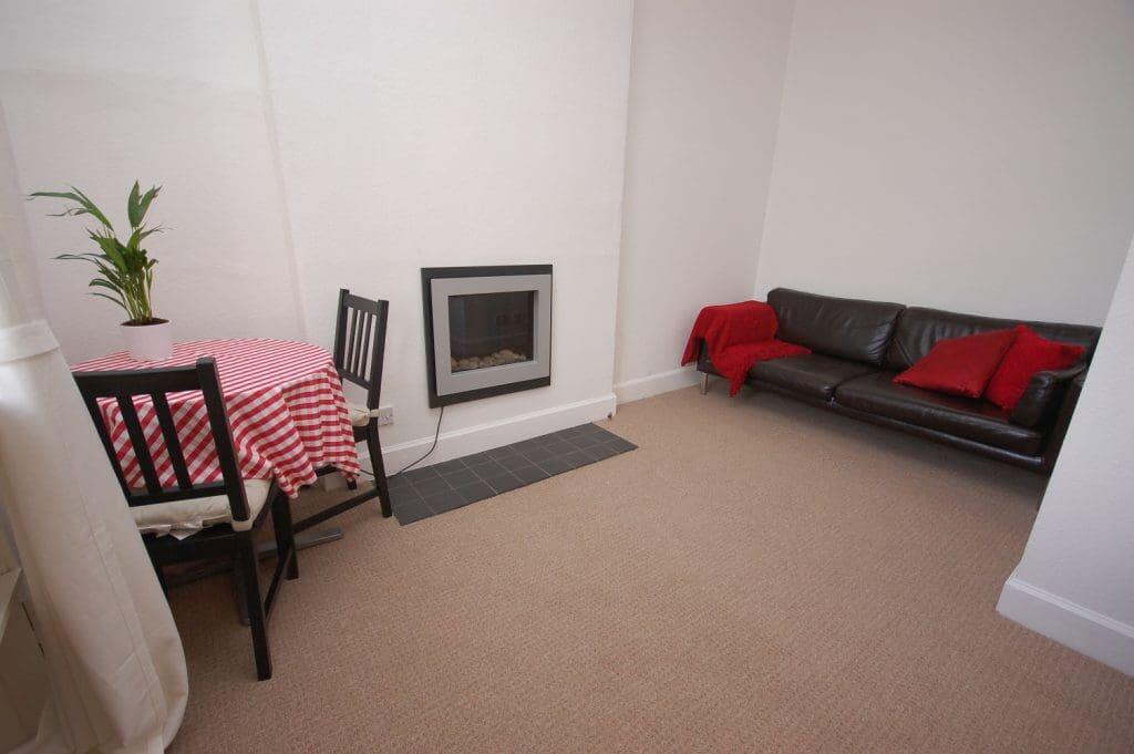 1 bed 1st Floor Flat for rent in Edinburgh. From SouthSide Property Management - Edinburgh
