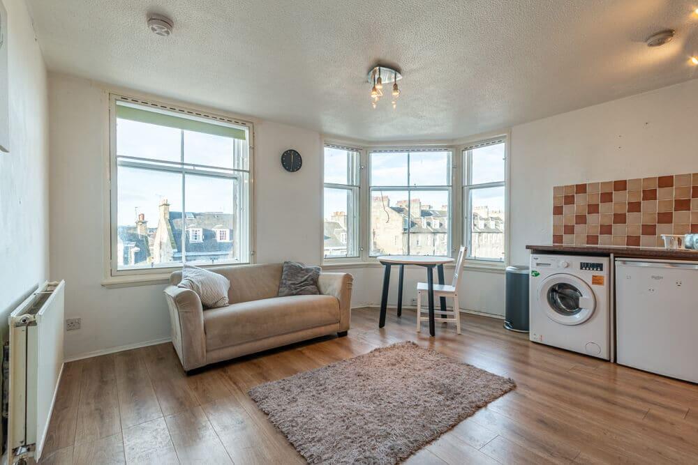 1 bed 1st Floor Flat for rent in Edinburgh. From SouthSide Property Management - Edinburgh