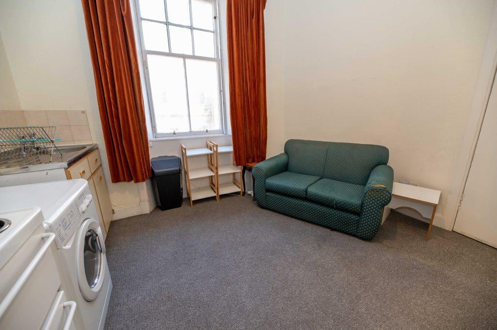 1 bed 1st Floor Flat for rent in Edinburgh. From SouthSide Property Management - Edinburgh