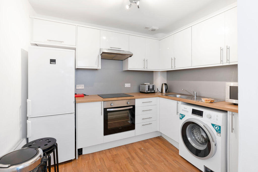 3 bed 1st Floor Flat for rent in Edinburgh. From SouthSide Property Management - Edinburgh