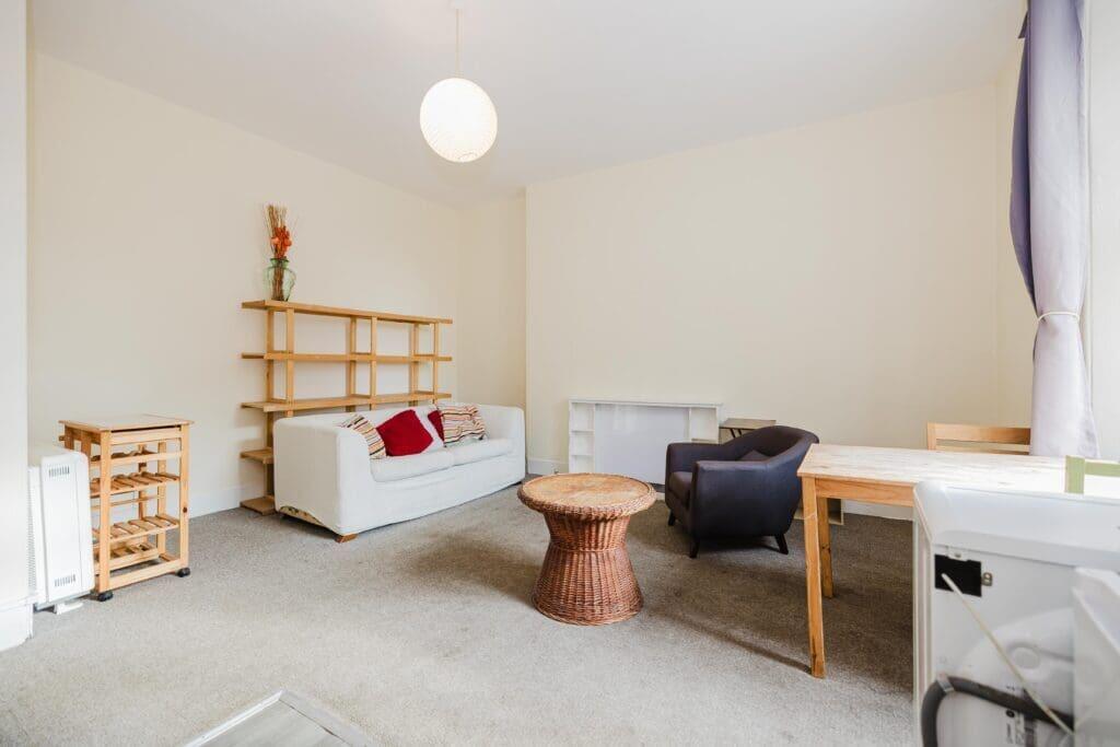 1 bed 1st Floor Flat for rent in Edinburgh. From SouthSide Property Management - Edinburgh