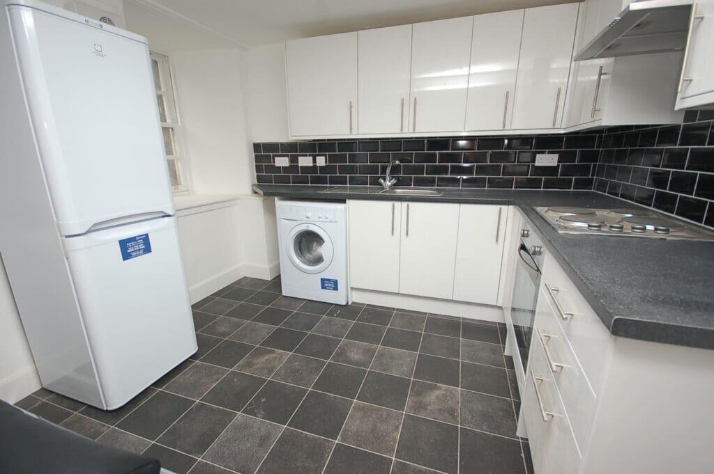 1 bed 1st Floor Flat for rent in Edinburgh. From SouthSide Property Management - Edinburgh