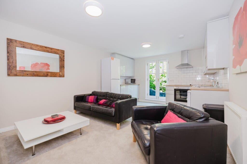 3 bed 1st Floor Flat for rent in Edinburgh. From SouthSide Property Management - Edinburgh