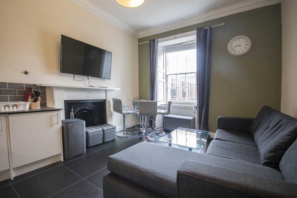 1 bed 1st Floor Flat for rent in Edinburgh. From SouthSide Property Management - Edinburgh