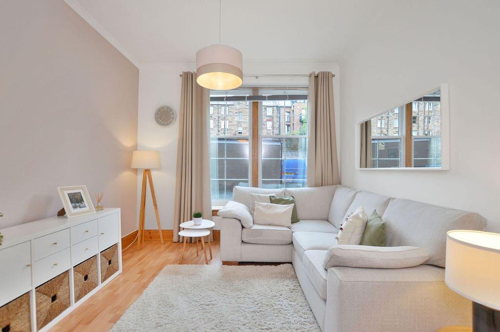 1 bed 1st Floor Flat for rent in Edinburgh. From SouthSide Property Management - Edinburgh