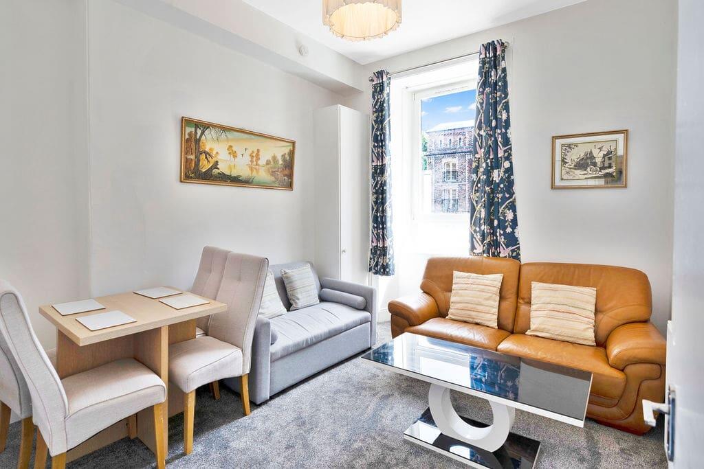 3 bed 1st Floor Flat for rent in Edinburgh. From SouthSide Property Management - Edinburgh
