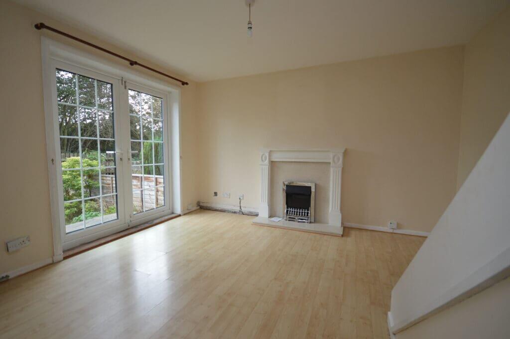 1 bed Mid Terraced House for rent in Loanhead. From SouthSide Property Management - Edinburgh 1 bed Mid Terraced House for rent in Loanhead. From SouthSide Property Management - Edinburgh