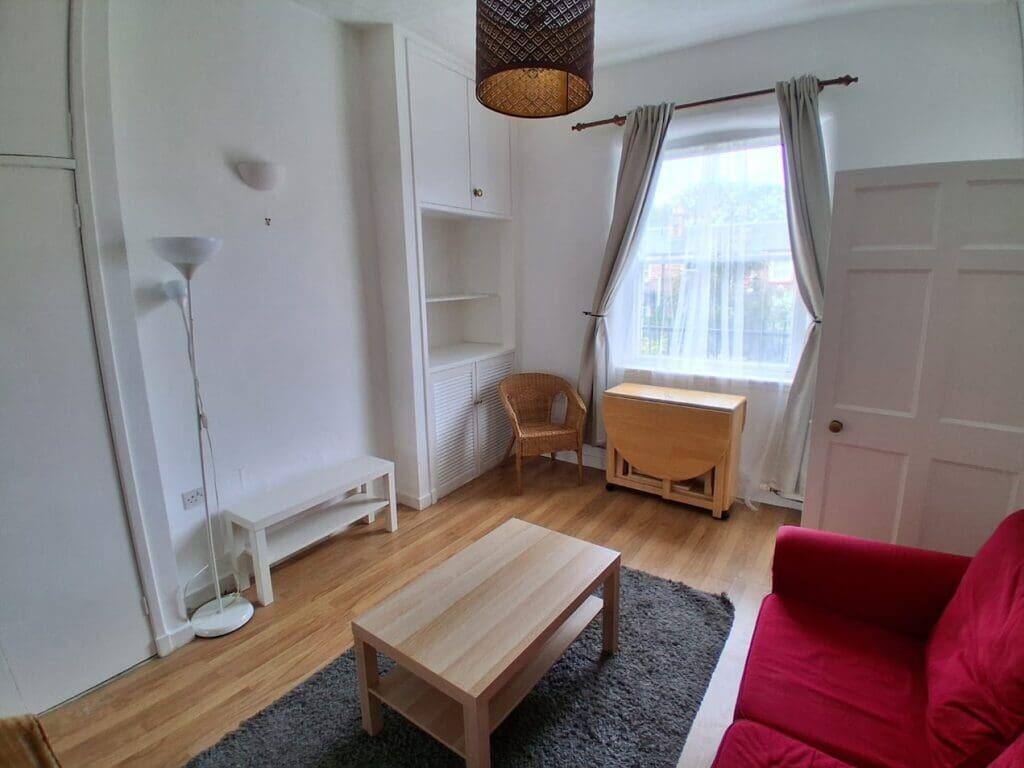 1 bed 1st Floor Flat for rent in Edinburgh. From SouthSide Property Management - Edinburgh