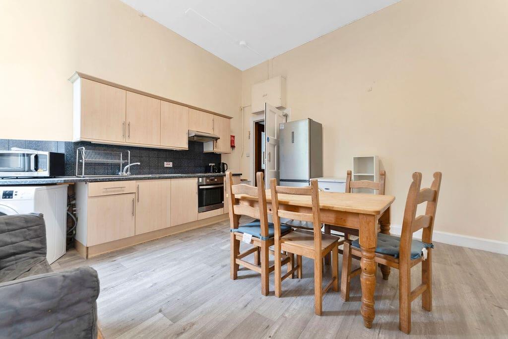 5 bed 1st Floor Flat for rent in Edinburgh. From SouthSide Property Management - Edinburgh 5 bed 1st Floor Flat for rent in Edinburgh. From SouthSide Property Management - Edinburgh