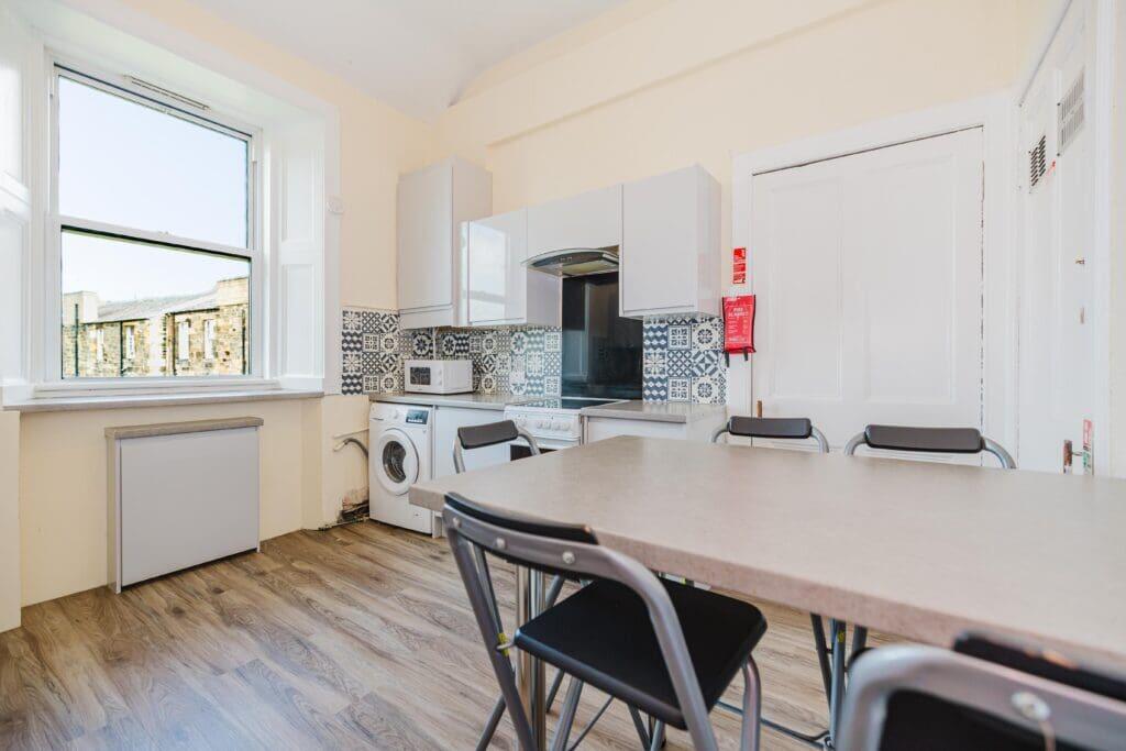 5 bed 1st Floor Flat for rent in Edinburgh. From SouthSide Property Management - Edinburgh