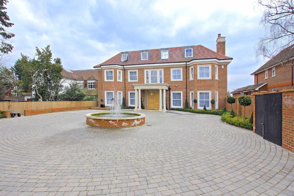 7 bed Detached House for rent in Hadley Wood. From Statons