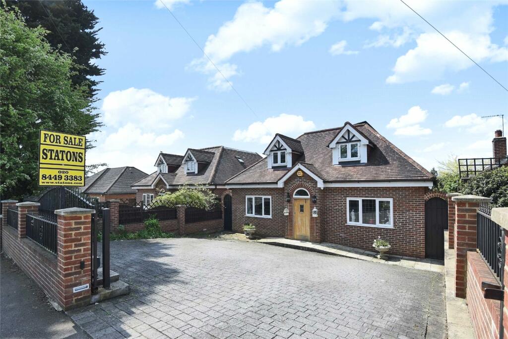 4 bed Detached House for rent in Hadley Wood. From Statons