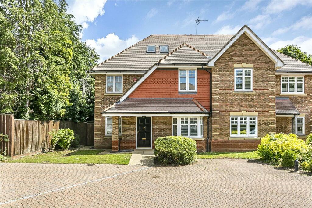 5 bed Semi-Detached House for rent in Barnet. From Statons