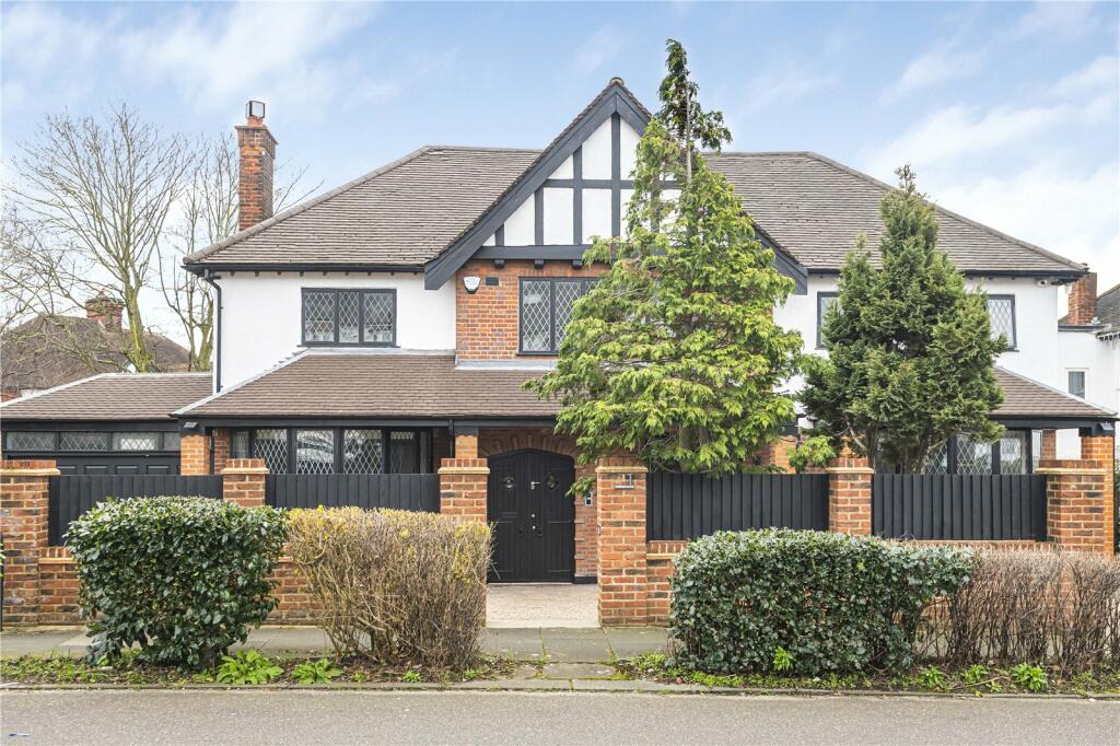 5 bed Detached House for rent in Southgate. From Statons