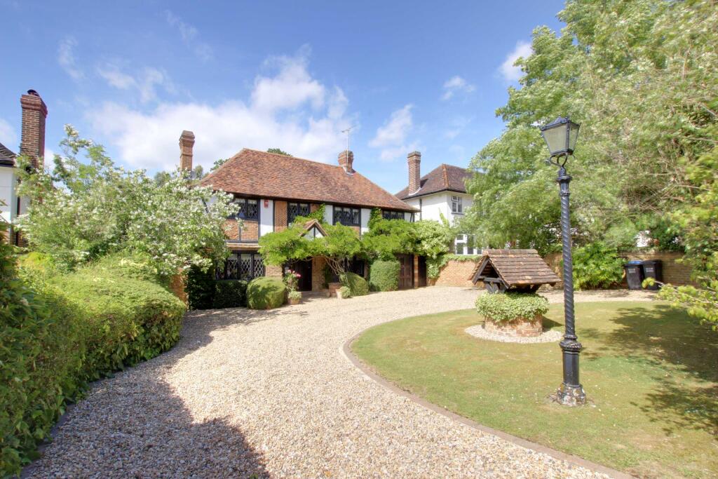 5 bed Detached for rent in North Mymms. From Statons