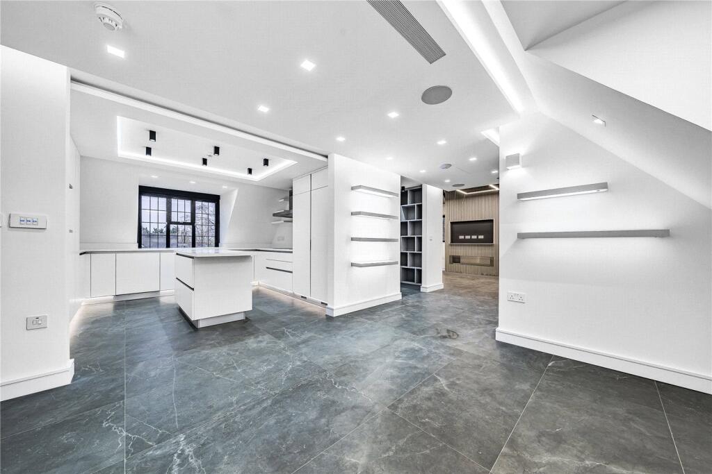 3 bed Penthouse for rent in Hadley Wood. From Statons 3 bed Penthouse for rent in Hadley Wood. From Statons