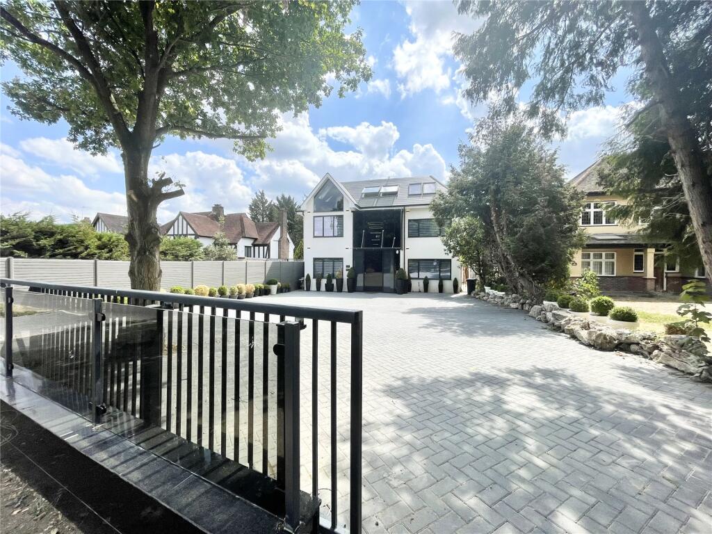 5 bed Detached for rent in Barnet. From Statons