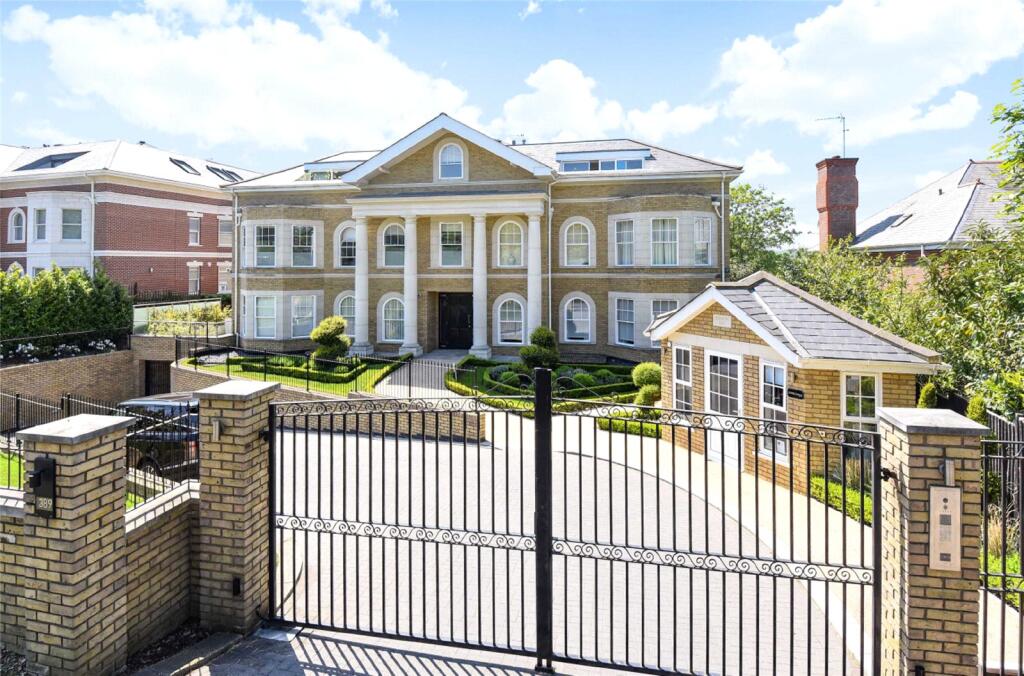 3 bed Penthouse for rent in Hadley Wood. From Statons 3 bed Penthouse for rent in Hadley Wood. From Statons